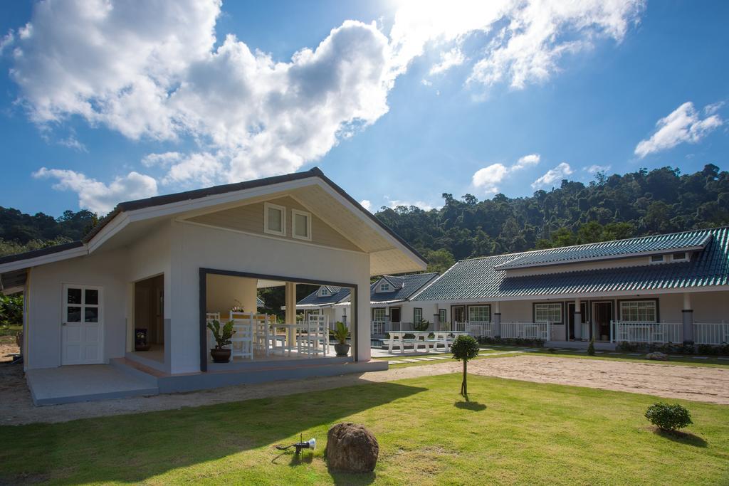 Suksompong Resort Khao Lak Exterior foto