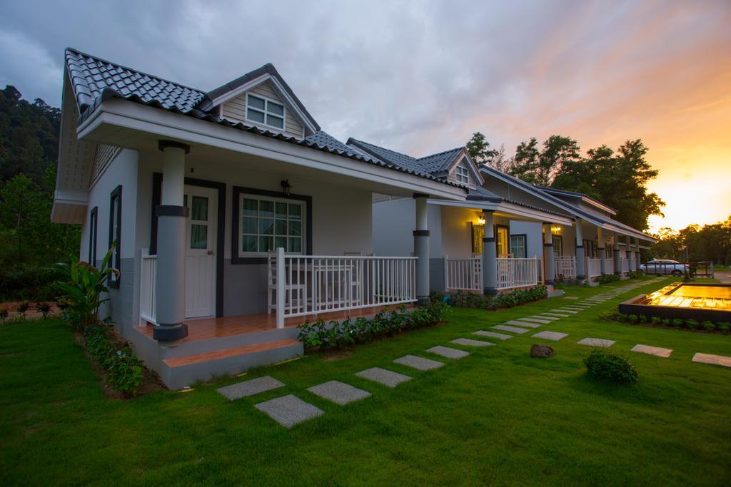 Suksompong Resort Khao Lak Exterior foto
